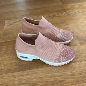 Light pink, breathable fabric air shoes